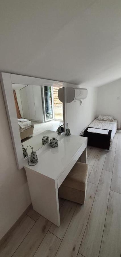 Sea Side Apartment Kotor Exterior foto